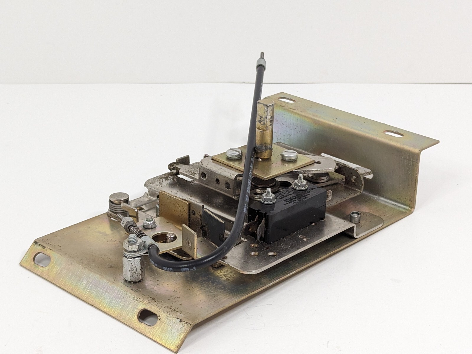 Beckman Centrifuge TJ-6 Replacement Lock/Unlock Latch Assembly
