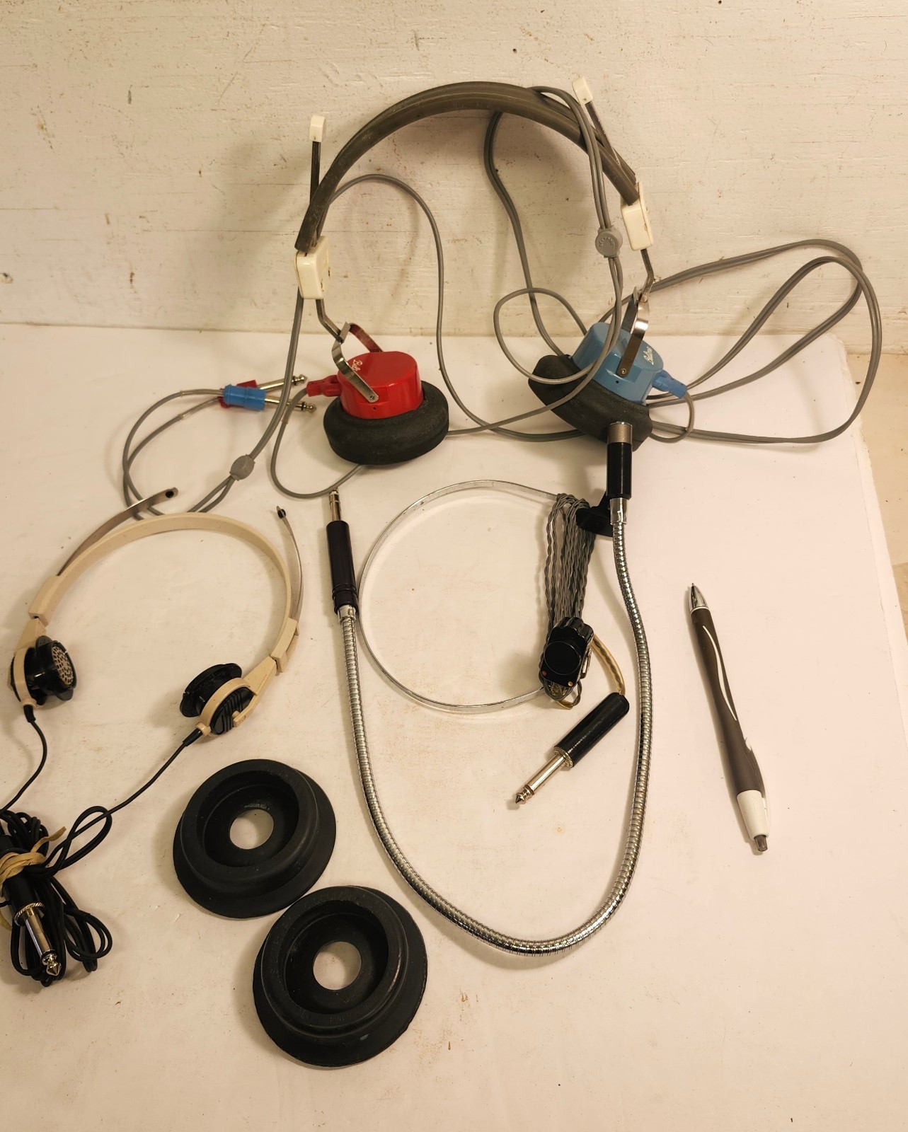Beltone Master Hearing Audiometer L-211 W/ Headphones Mic Etc. Look