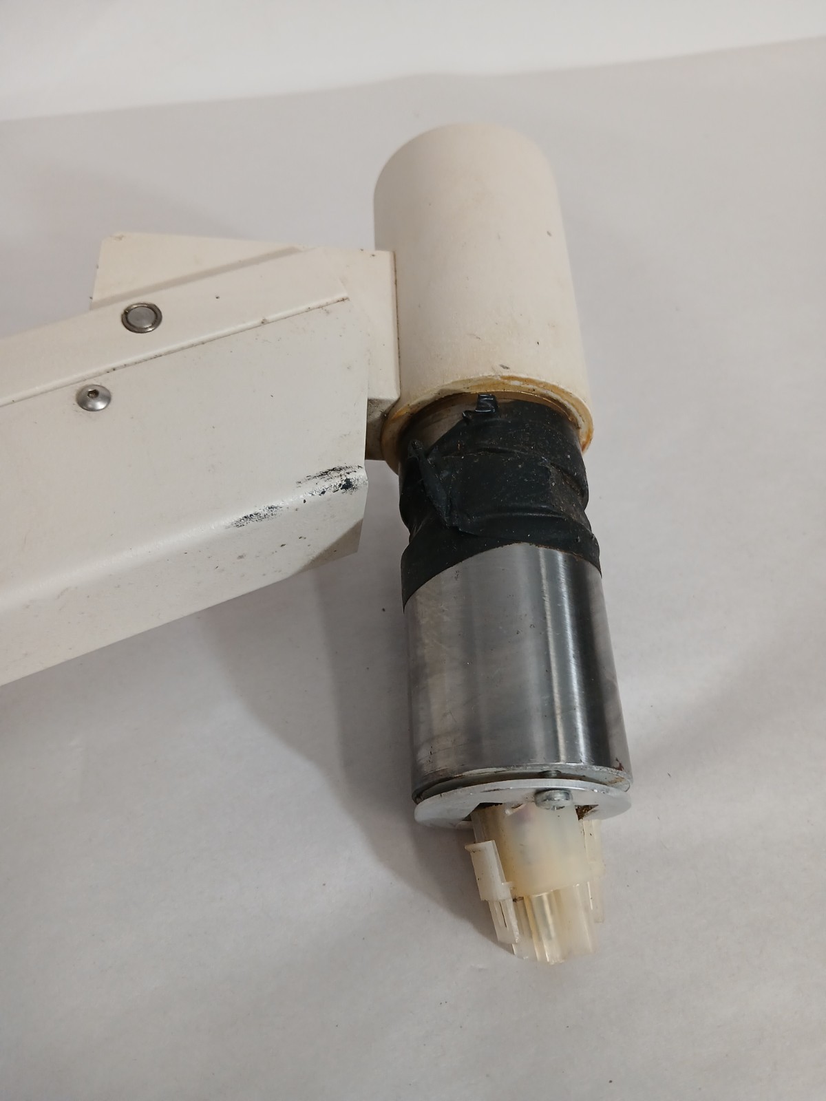 A-dec Dental Operatory Exam Light with Articulating Arm 44129 – TESTED